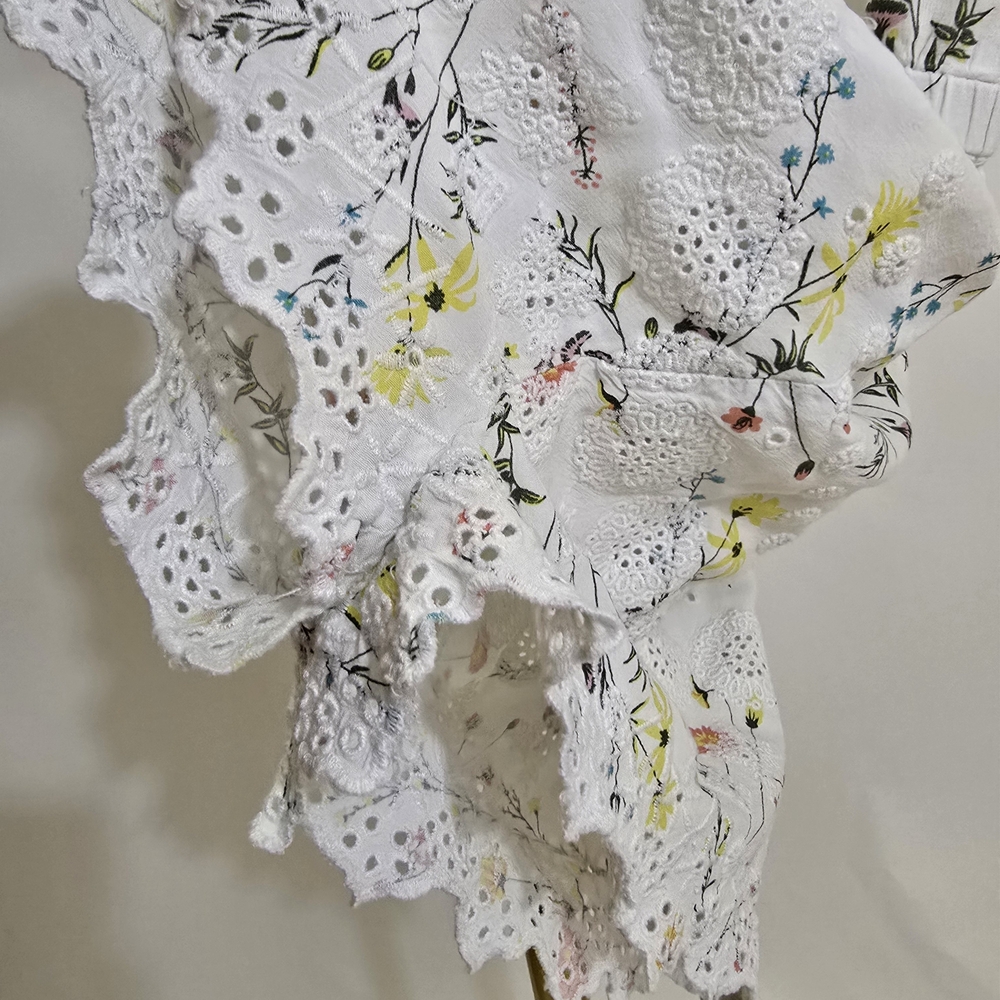 Women’s White Floral Romper - Lightweight Summer Jumpsuit Medium - Picture 9 of 13